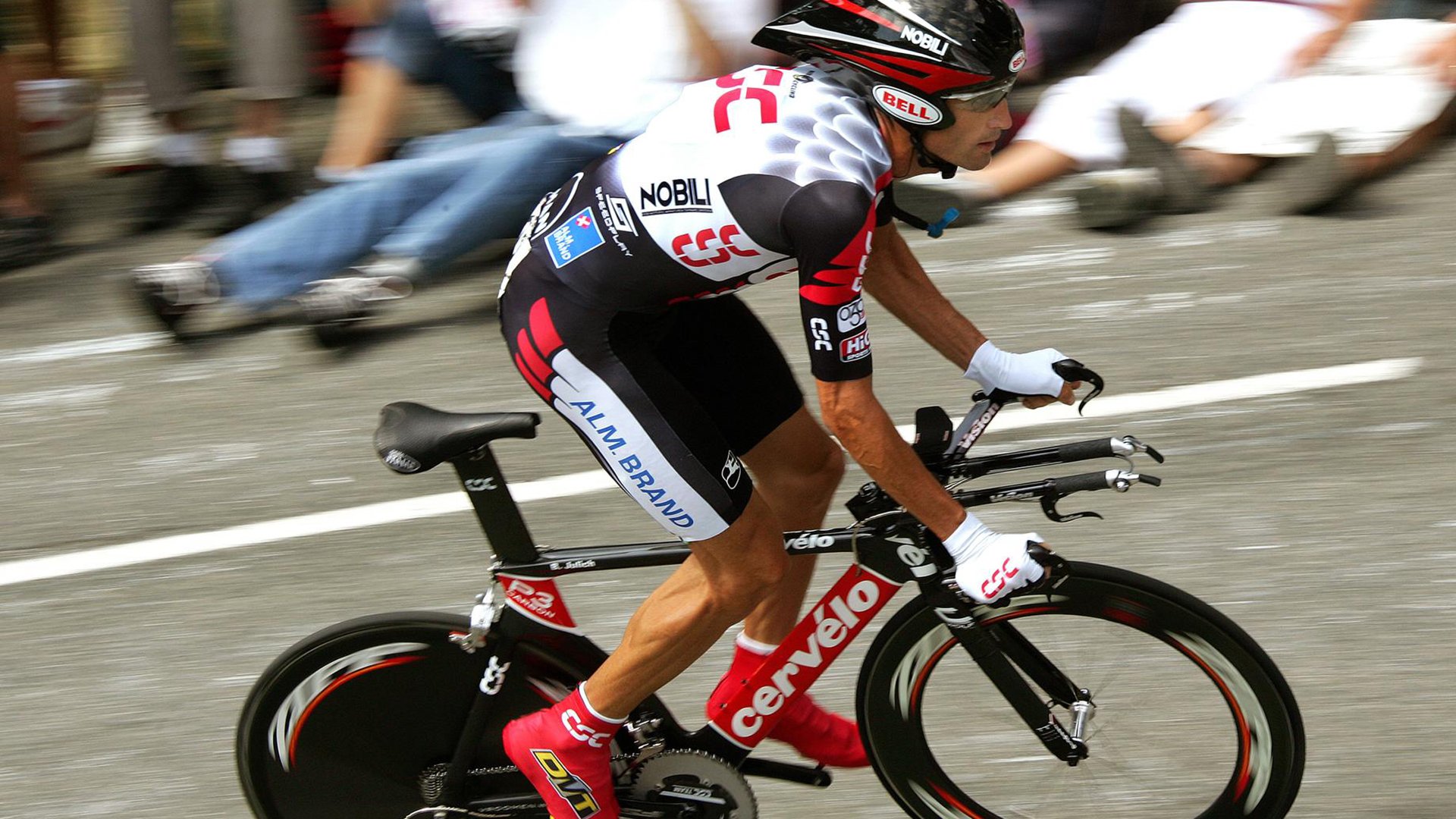 “世界游泳锦标赛：新加坡赛场上，游泳与水上芭蕾并肩竞技”